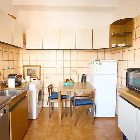 Degli Ubaldi Apartment *